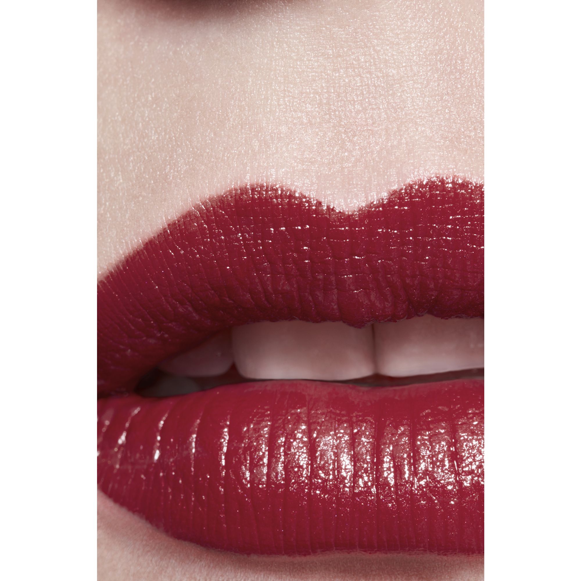 PEWARNA BIBIR KAYA PIGMEN YANG EFEKTIF MERAWAT DAN MENCERAHKAN