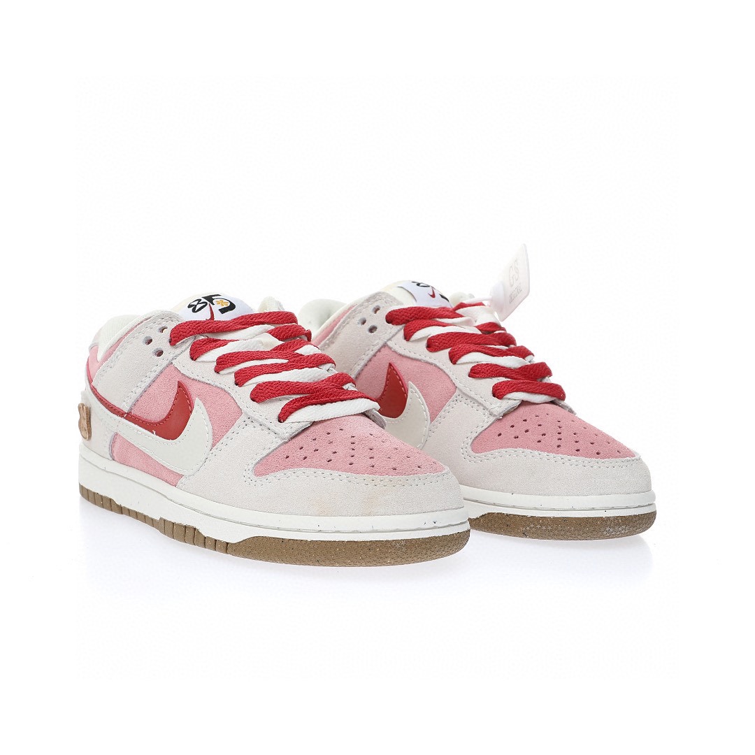 Dunk Low “麂皮淺灰粉紅雙鉤小兔”