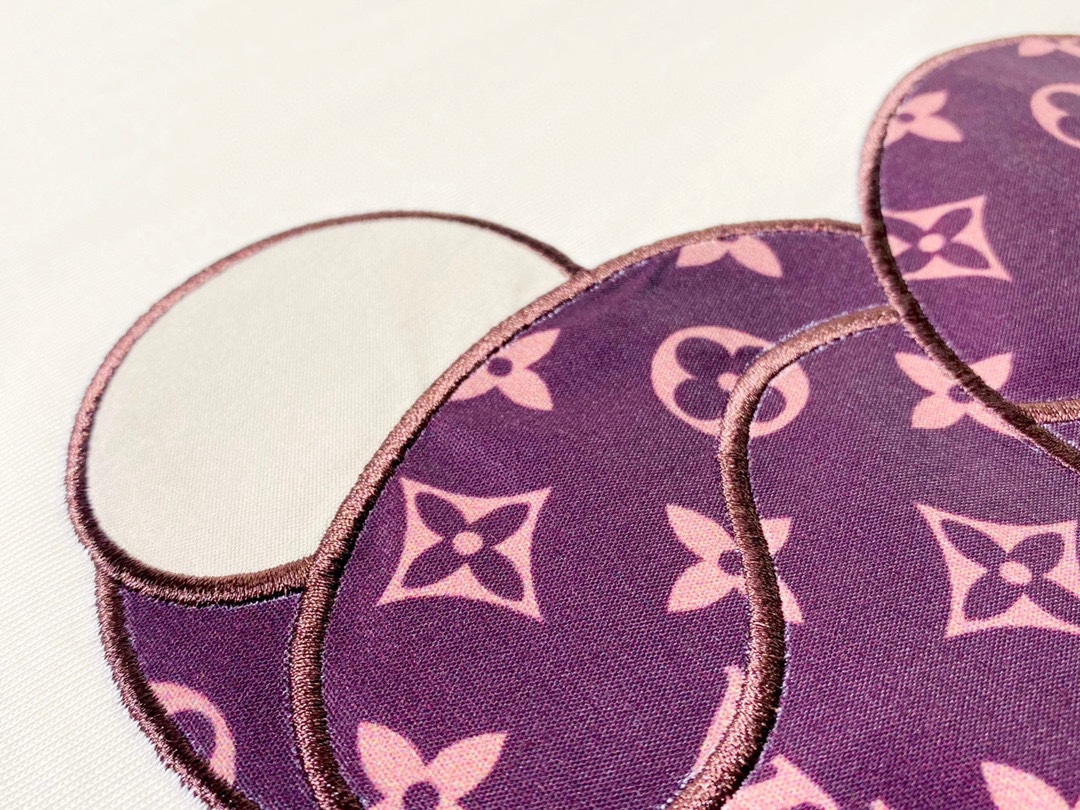 Louis Vuitton/路易威登 秀場限定23ss新款萬針刺繡老化兔子聯名圖案經典圓領短袖