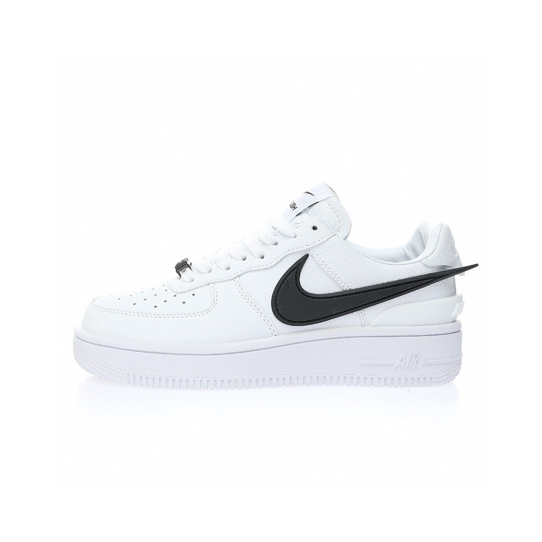 Nike Air Force 1 “聯名白黑大鉤”