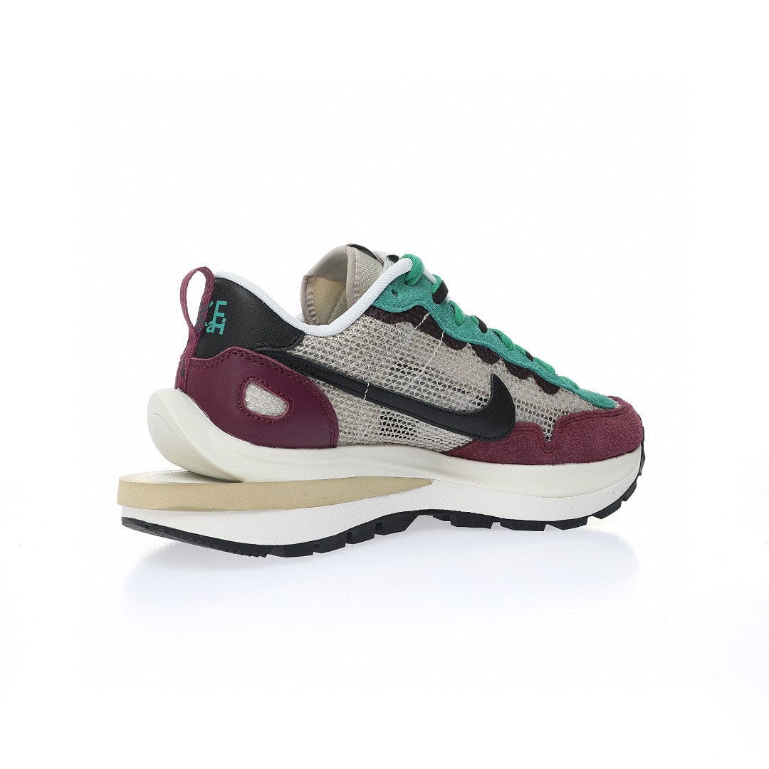 Sacai x Nike VaporWaffle 3.0"Red Neptune Green"系列改良馬拉松變形解構前衛設計五層底休閒運動慢跑鞋「透吸酒紅水綠黑白大重疊雙鈎子」