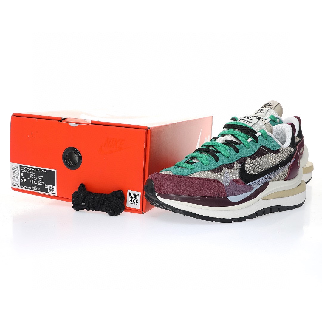 Sacai x Nike VaporWaffle 3.0"Red Neptune Green"系列改良馬拉松變形解構前衛設計五層底休閒運動慢跑鞋「透吸酒紅水綠黑白大重疊雙鈎子」