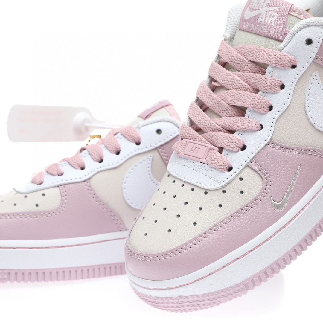 Nike Air Force 1 “皮革淺粉米白小鉤”