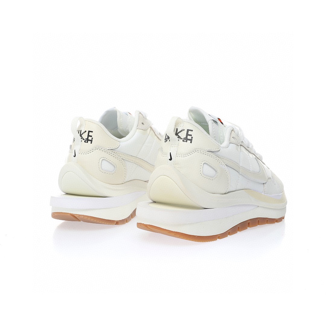 Sacai x Nike VaporWaffle 3.0"Sail Gum"系列改良馬拉松變形解構前衛設計五層底休閒運動慢跑鞋「厚布白帆生膠大重疊雙鈎子」