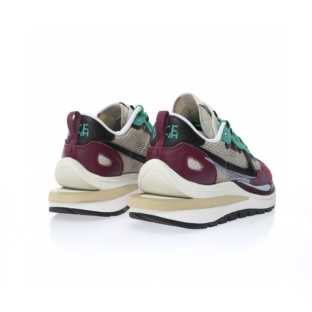 Sacai x Nike VaporWaffle 3.0"Red Neptune Green"系列改良馬拉松變形解構前衛設計五層底休閒運動慢跑鞋「透吸酒紅水綠黑白大重疊雙鈎子」