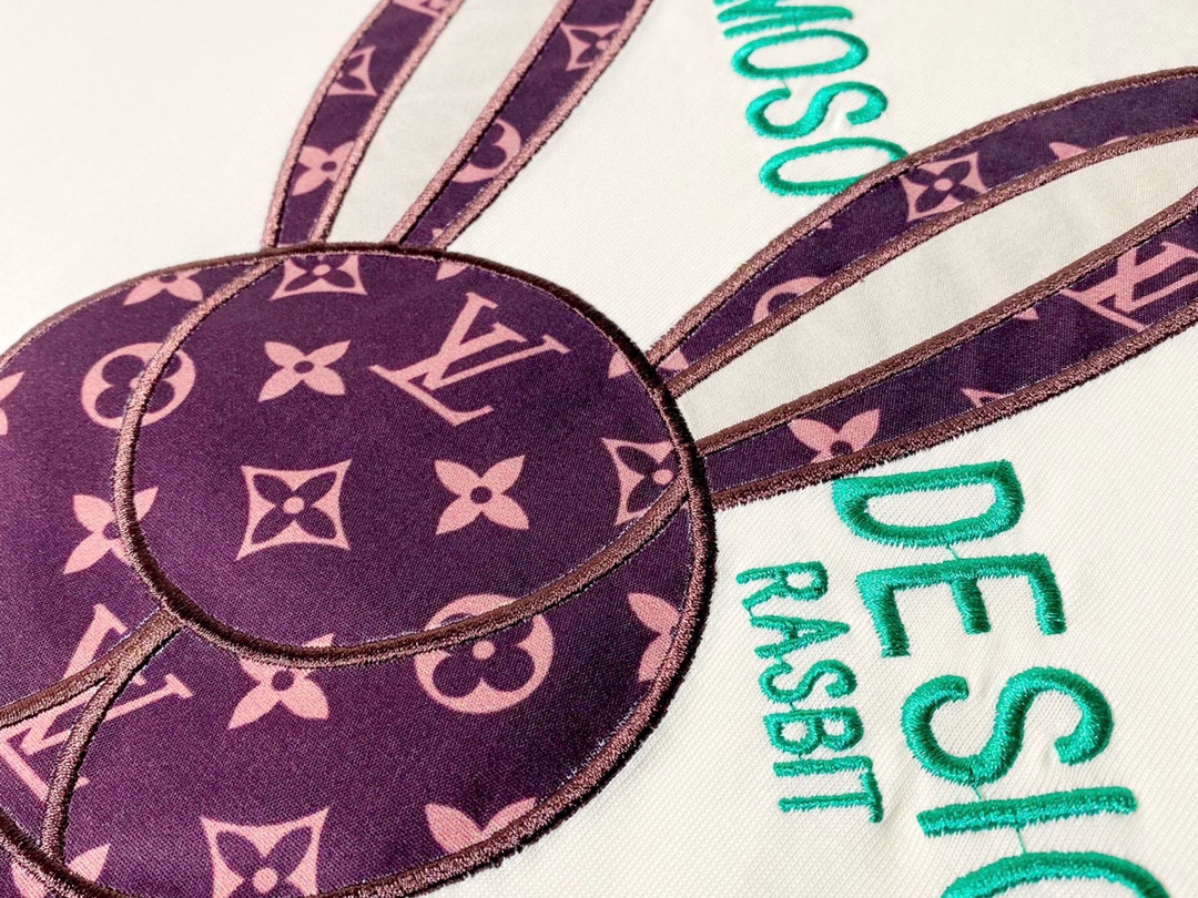 Louis Vuitton/路易威登 秀場限定23ss新款萬針刺繡老化兔子聯名圖案經典圓領短袖