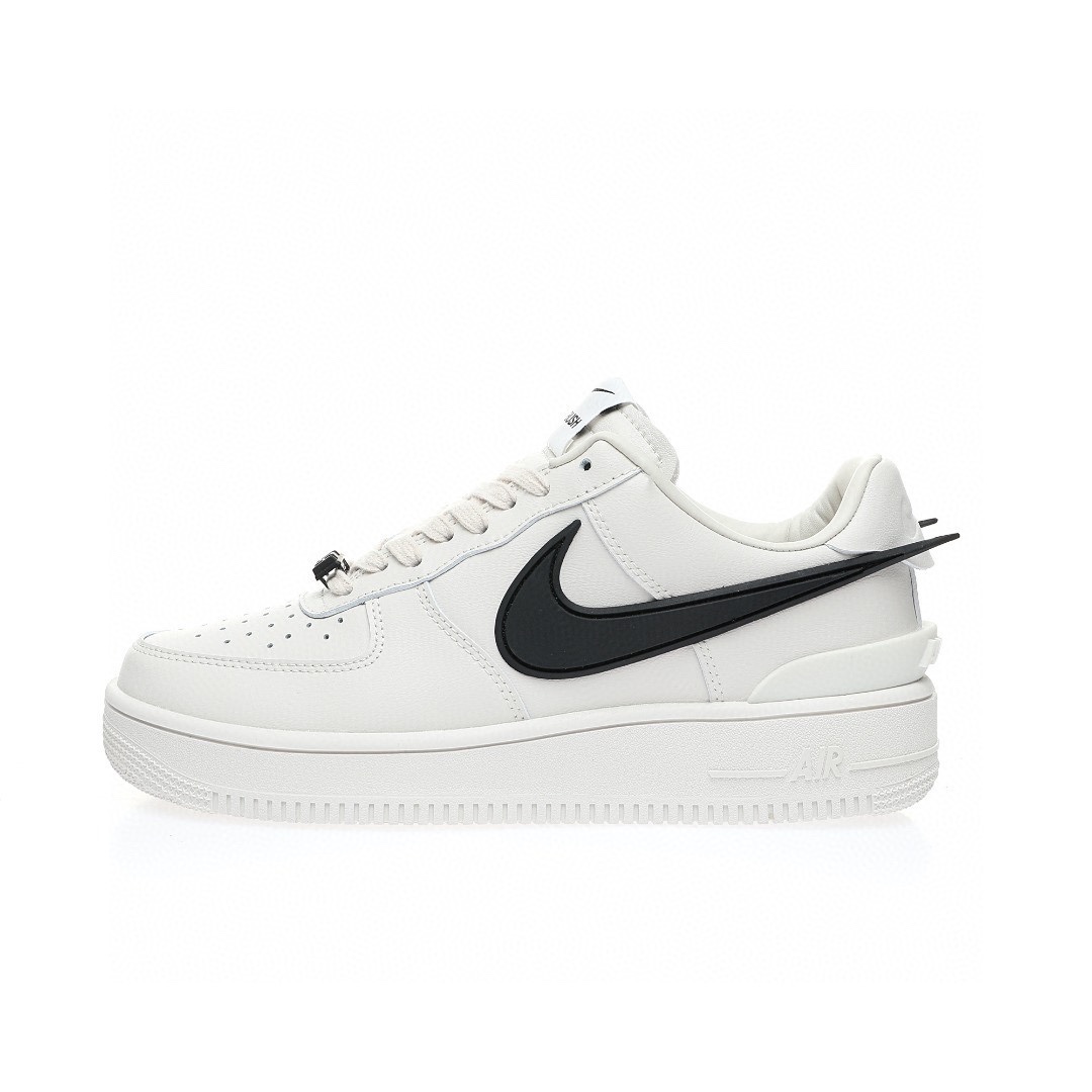 Nike Air Force 1 “聯名米白黑大鉤”