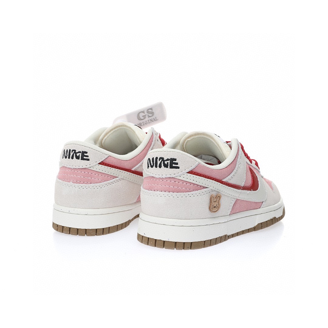 Dunk Low “麂皮淺灰粉紅雙鉤小兔”