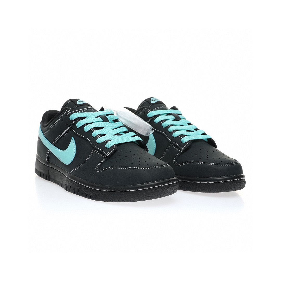 Dunk Low “聯名黑蒂芙尼藍”