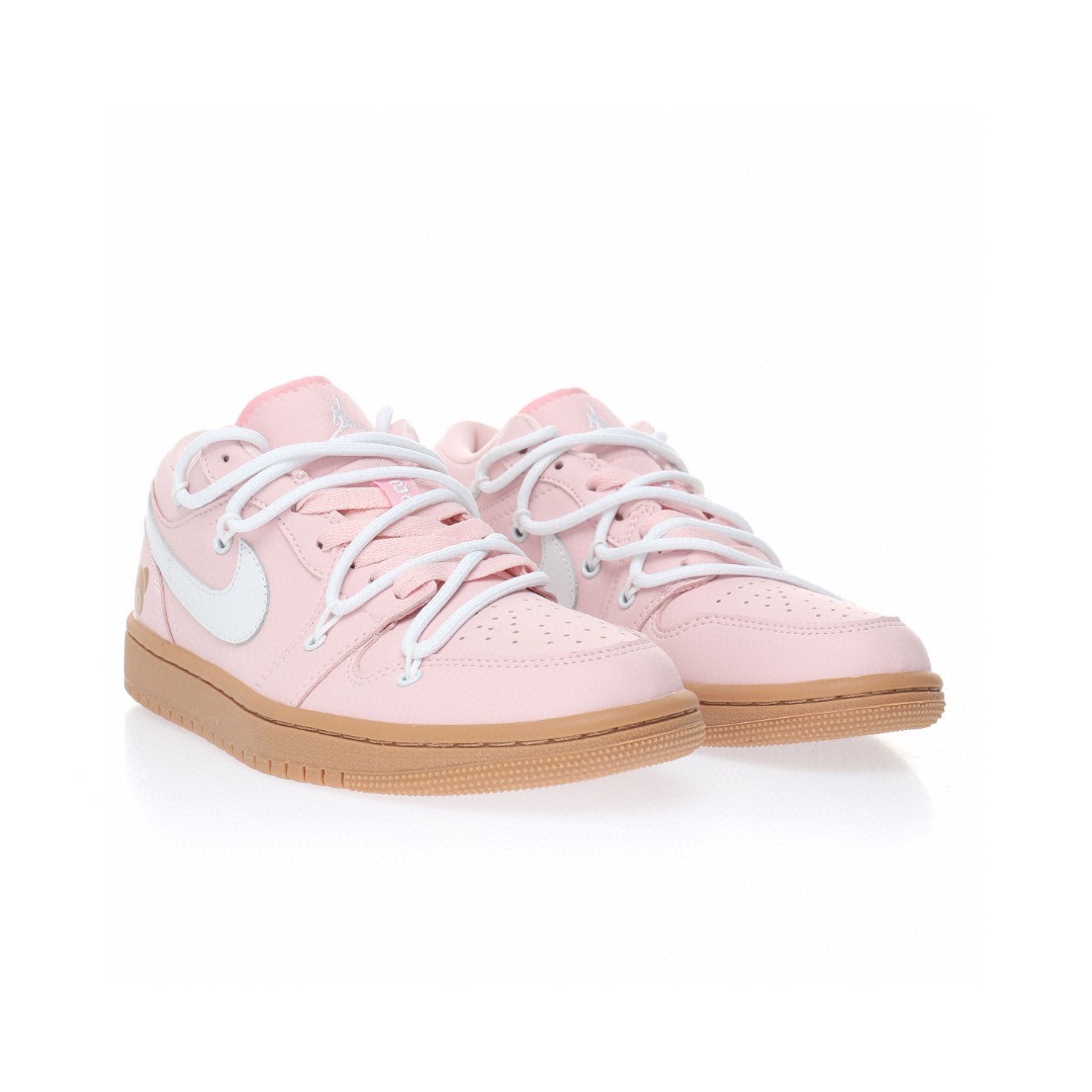 Nike Air Jordan 1 “粉白生膠小熊綁繩”