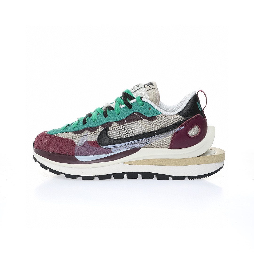 Sacai x Nike VaporWaffle 3.0"Red Neptune Green"系列改良馬拉松變形解構前衛設計五層底休閒運動慢跑鞋「透吸酒紅水綠黑白大重疊雙鈎子」