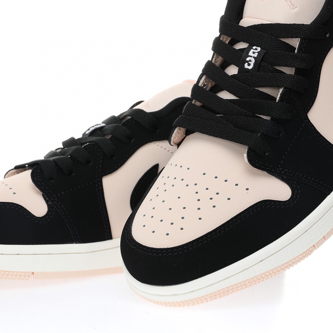 Nike Air Jordan 1 “黑白粉奶茶”