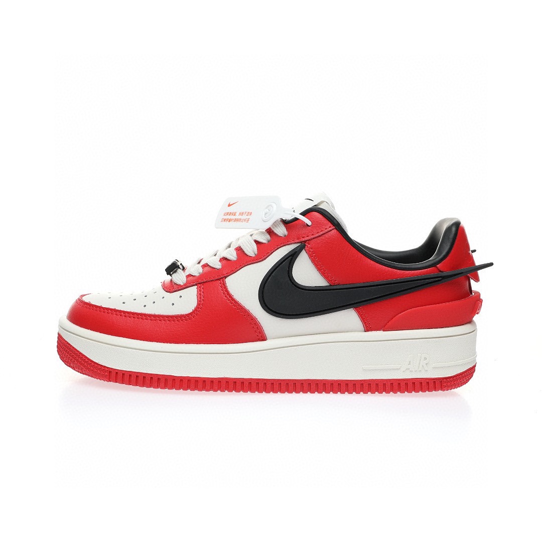 Nike Air Force 1 “聯名芝加哥公牛紅白黑大鉤”
