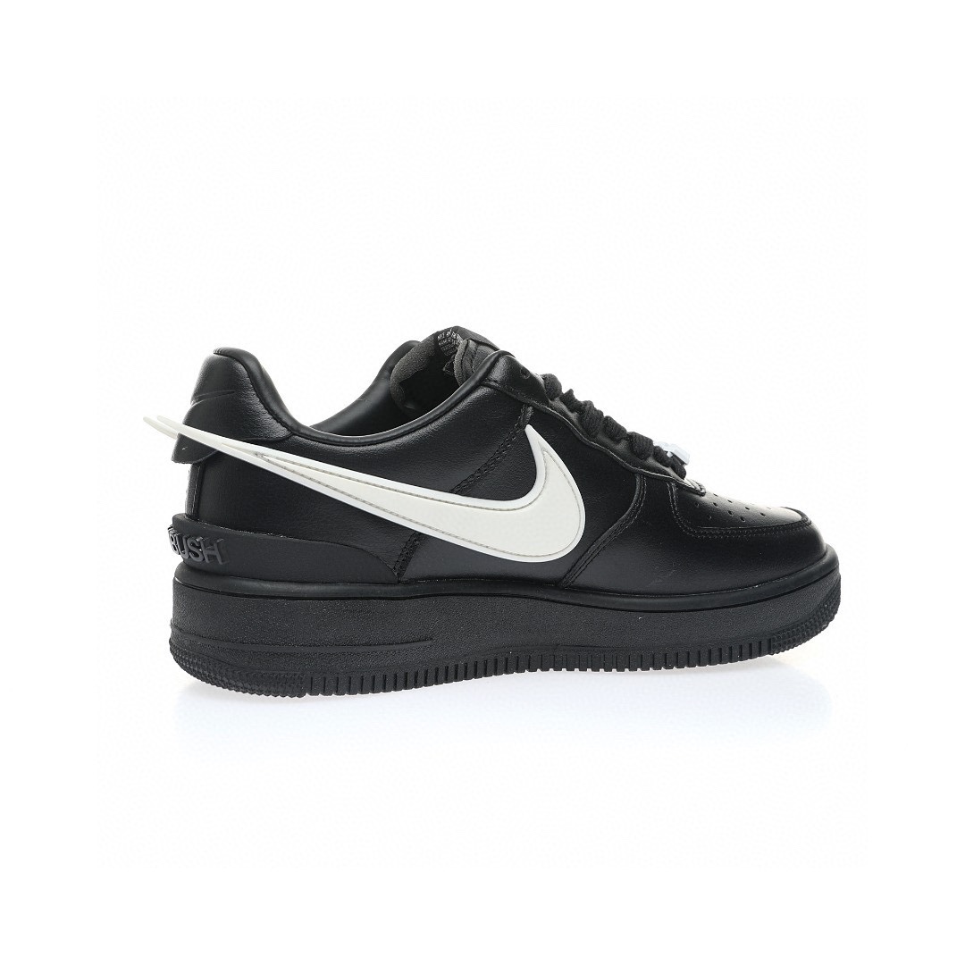 Nike Air Force 1 “聯名黑白大鉤”