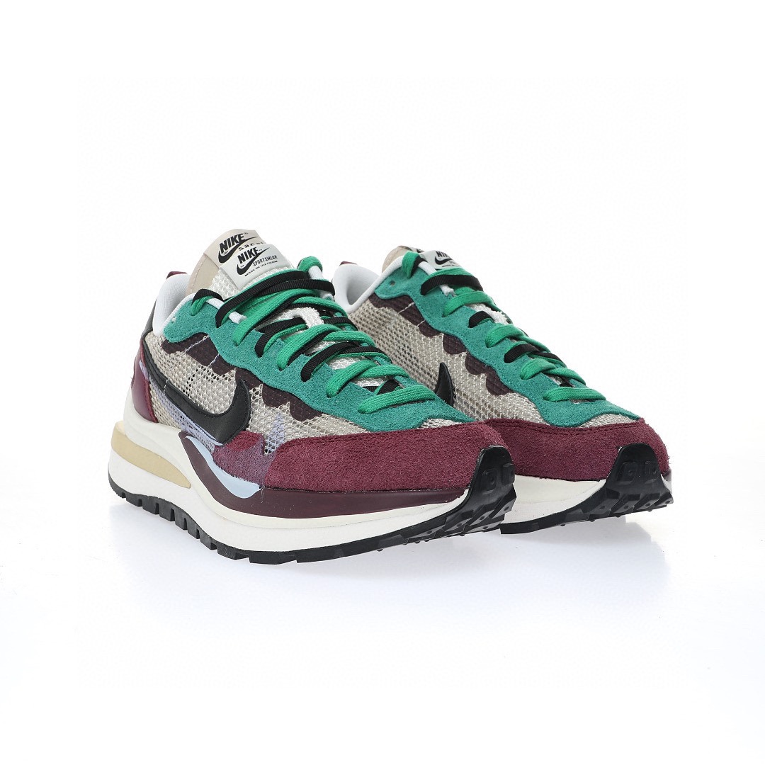 Sacai x Nike VaporWaffle 3.0"Red Neptune Green"系列改良馬拉松變形解構前衛設計五層底休閒運動慢跑鞋「透吸酒紅水綠黑白大重疊雙鈎子」