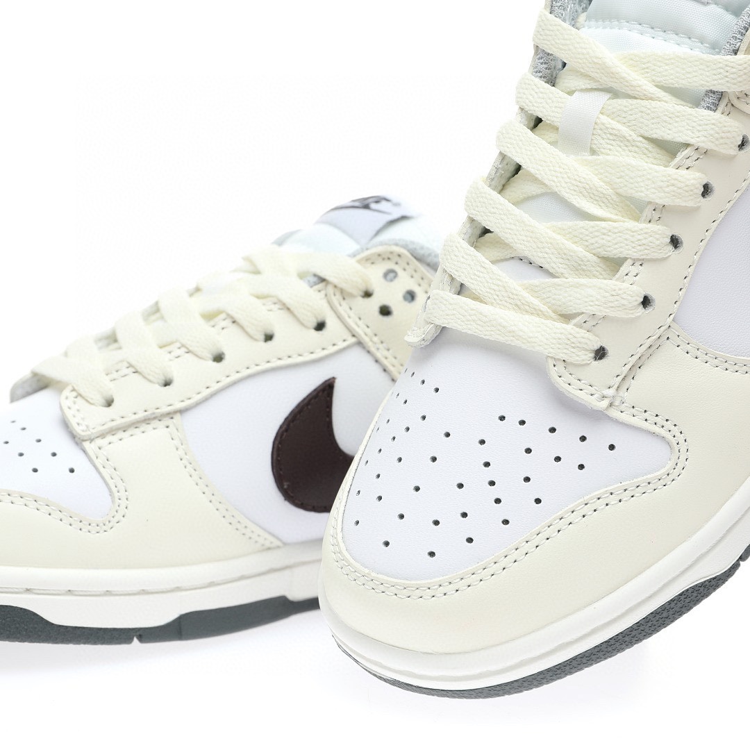 Dunk Low “杏仁白粉棕花期信使”
