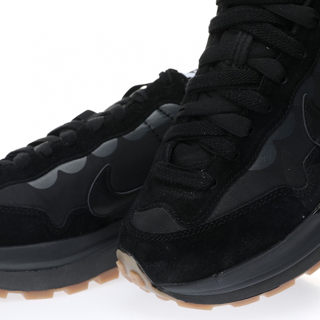 Sacai x Nike VaporWaffle 3.0"Black Gum"系列改良馬拉松變形解構前衛設計五層底休閒運動慢跑鞋「厚布黑生膠大重疊雙鈎子」
