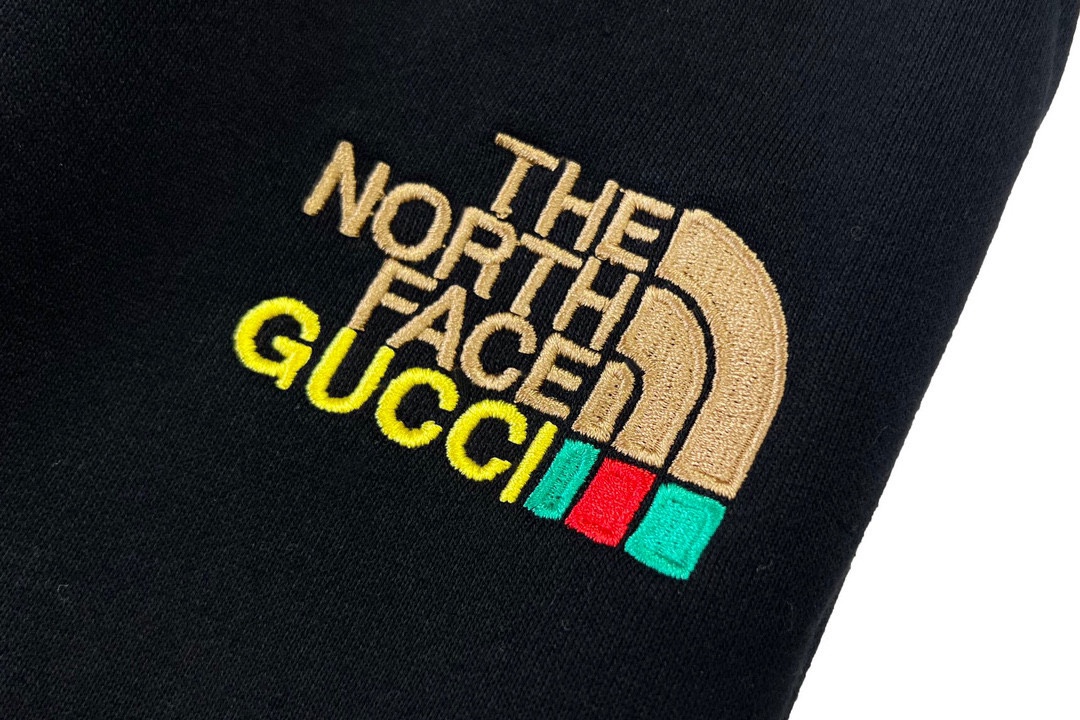 The North Face & Gucci 古驰&北面2022ss经典老短裤、男女同款。