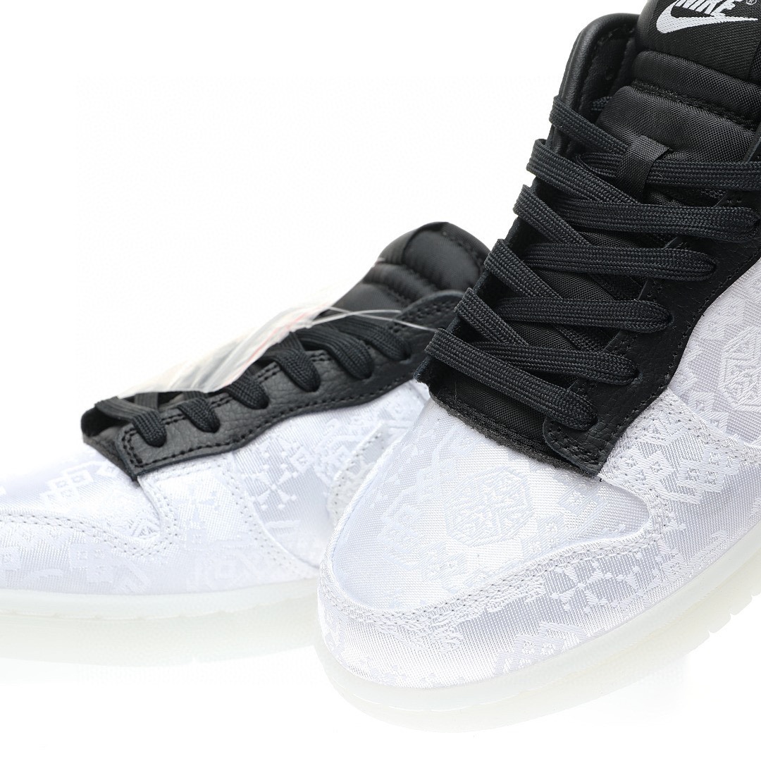 Dunk Low “聯名閃電絲綢白黑刮刮樂”