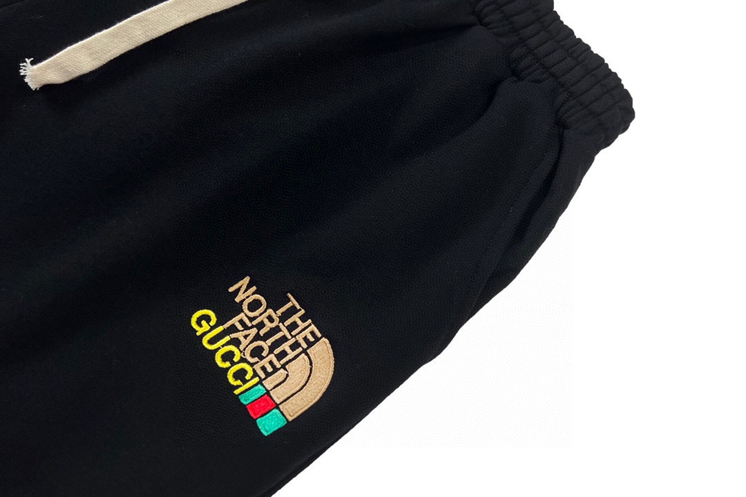 The North Face & Gucci 古驰&北面2022ss经典老短裤、男女同款。