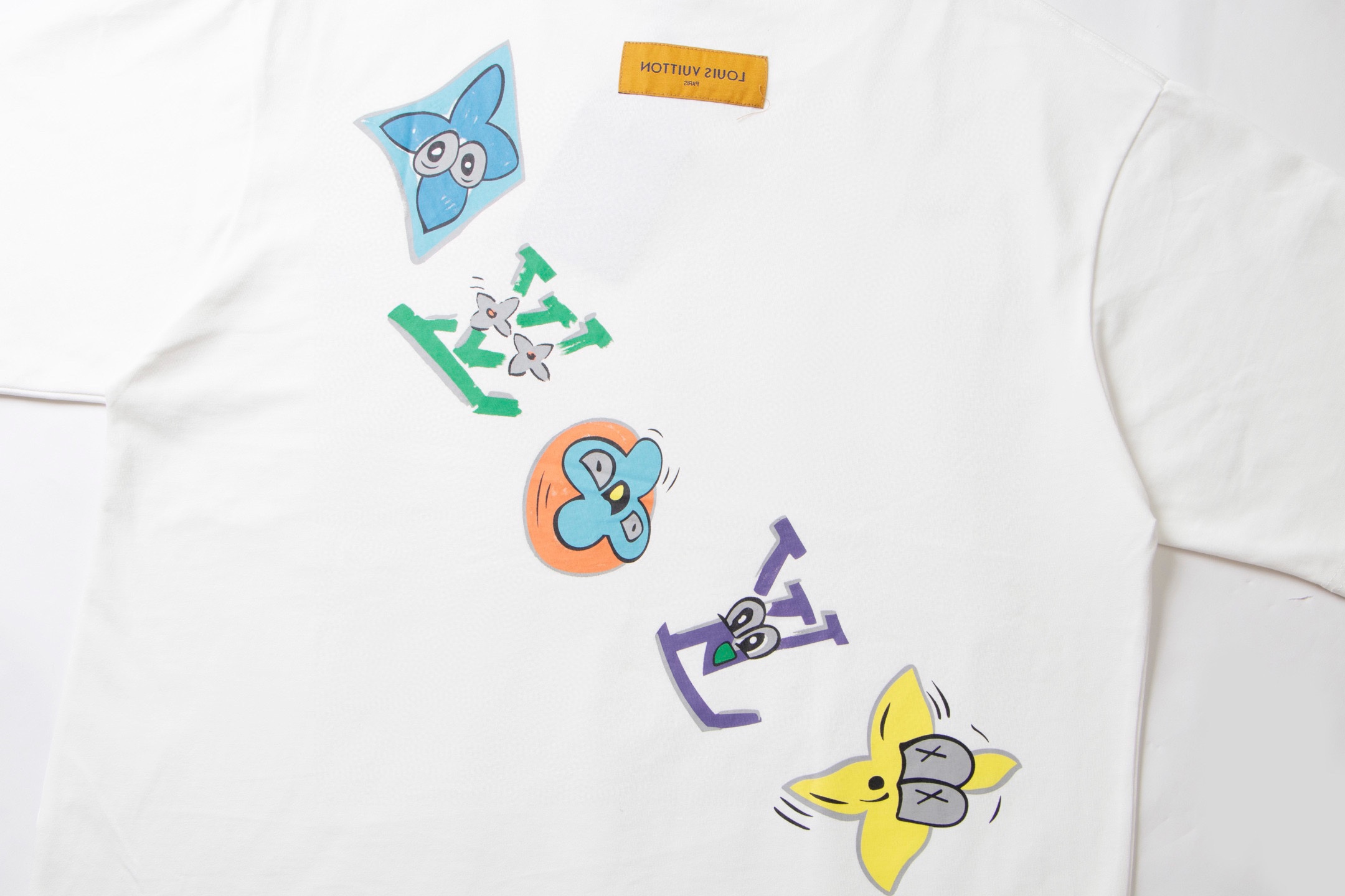 Louis vuitton 路易威登 LV春夏新款塗鴉短袖t恤  
手繪塗鴉效果