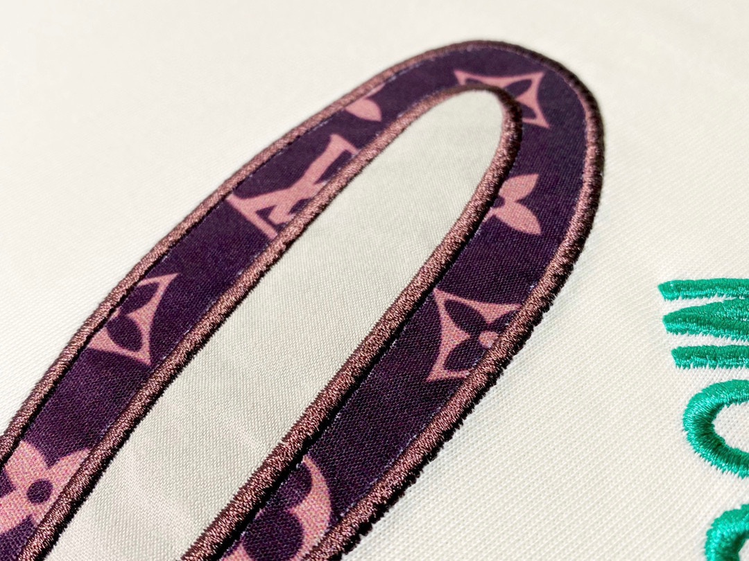 Louis Vuitton/路易威登 秀場限定23ss新款萬針刺繡老化兔子聯名圖案經典圓領短袖