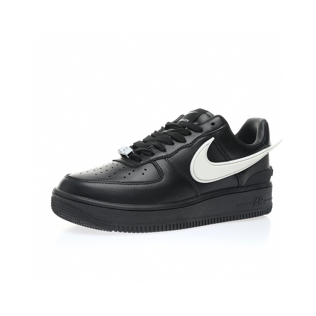 Nike Air Force 1 “聯名黑白大鉤”