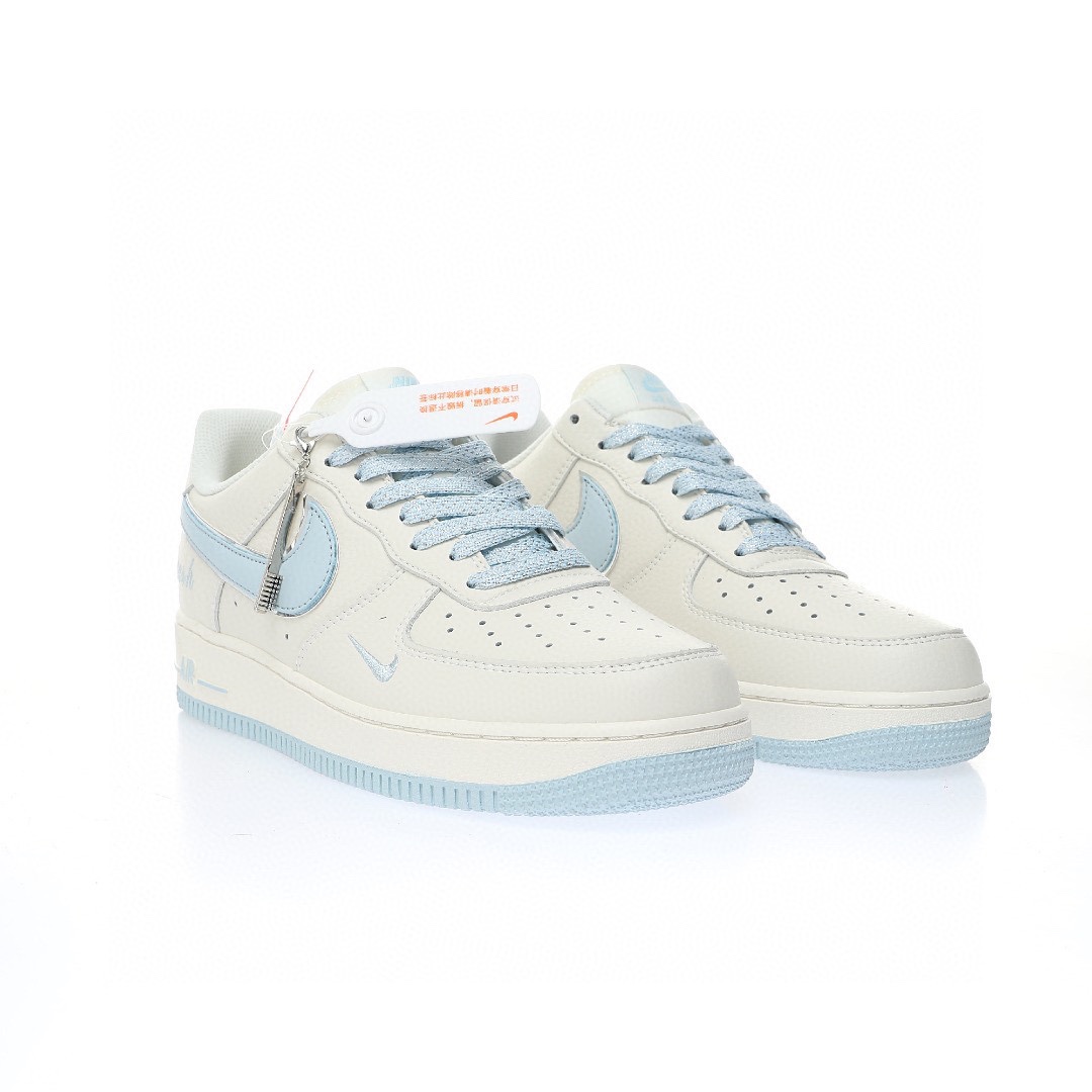 Nike Air Force 1 “皮革白淡藍銀小鉤”