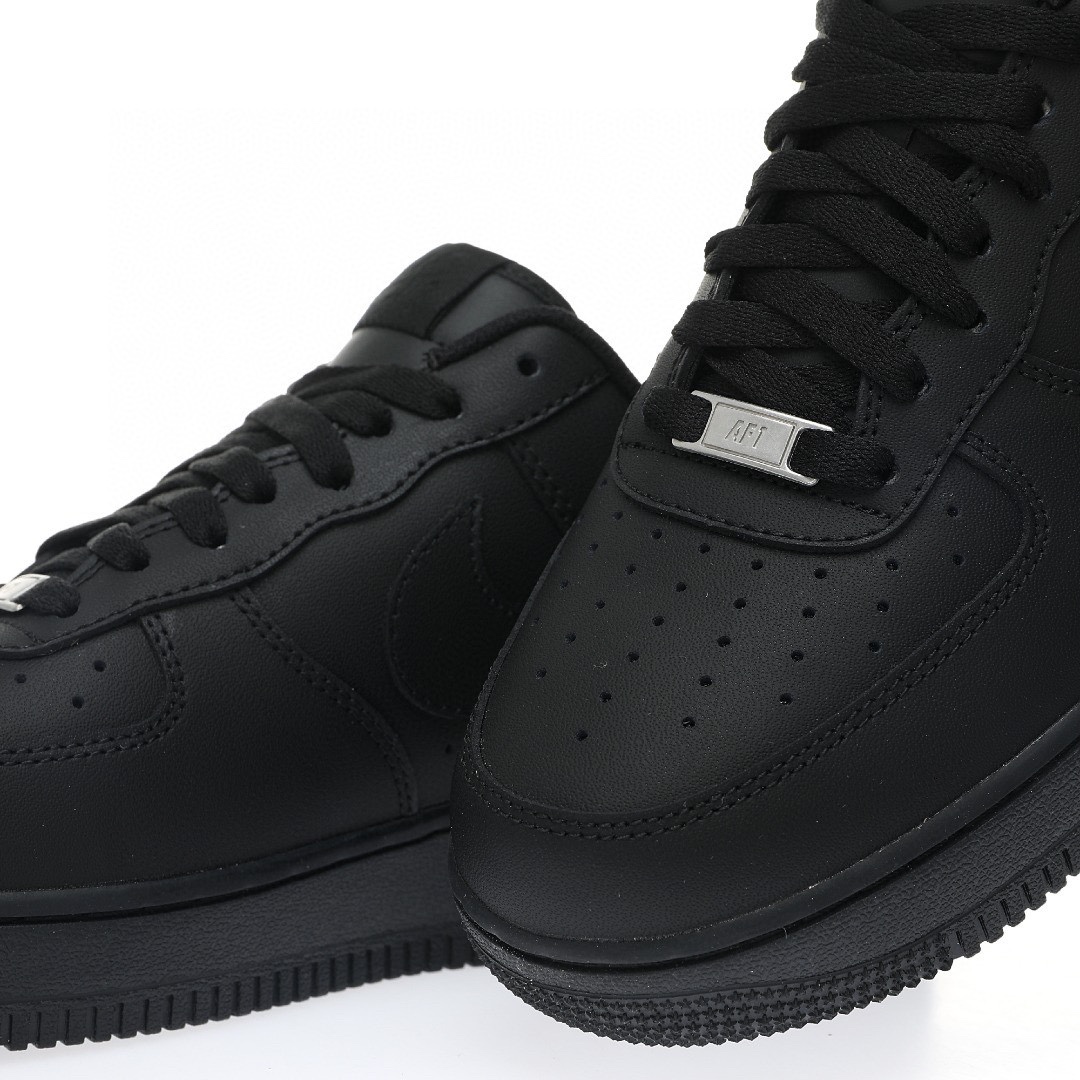 Nike Air Force 1“純黑”