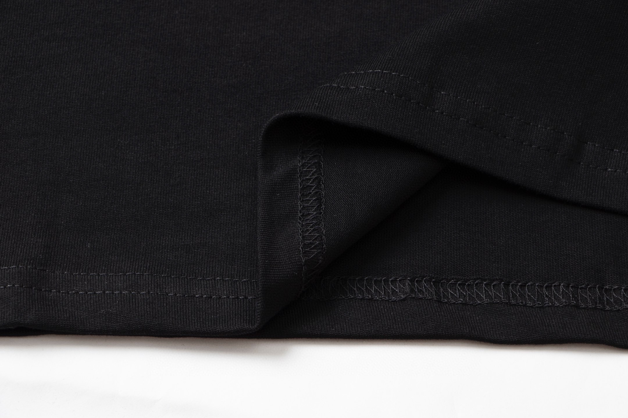 Louis vuitton 路易威登 LV春夏新款塗鴉短袖t恤  
手繪塗鴉效果