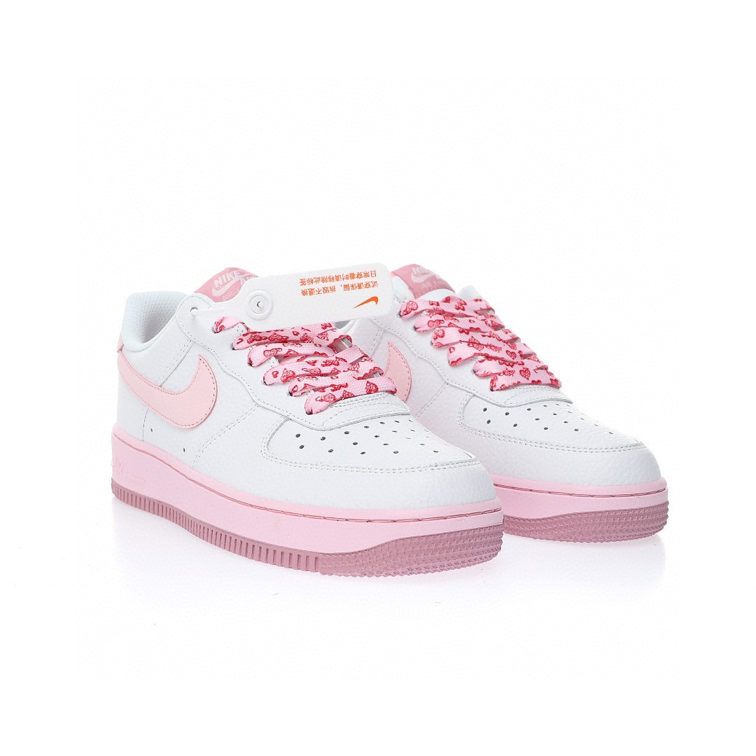 Nike Air Force 1 “皮革白草莓奶霜粉”