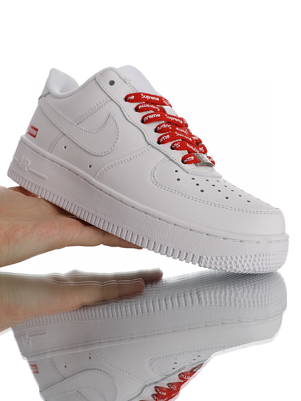 Supreme x Nike Air Force 1 「皮革白紅LOGO」
