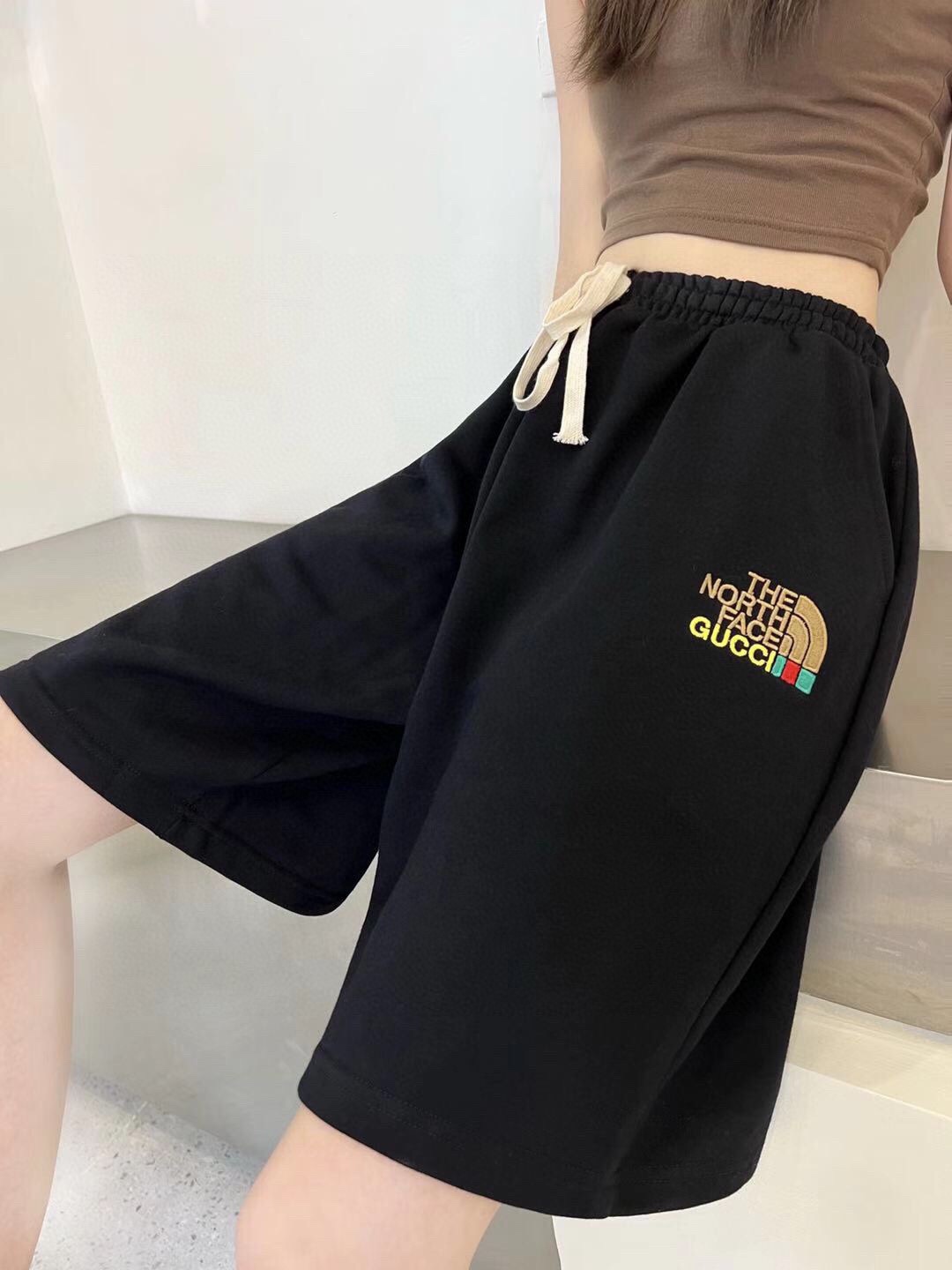 The North Face & Gucci 古驰&北面2022ss经典老短裤、男女同款。