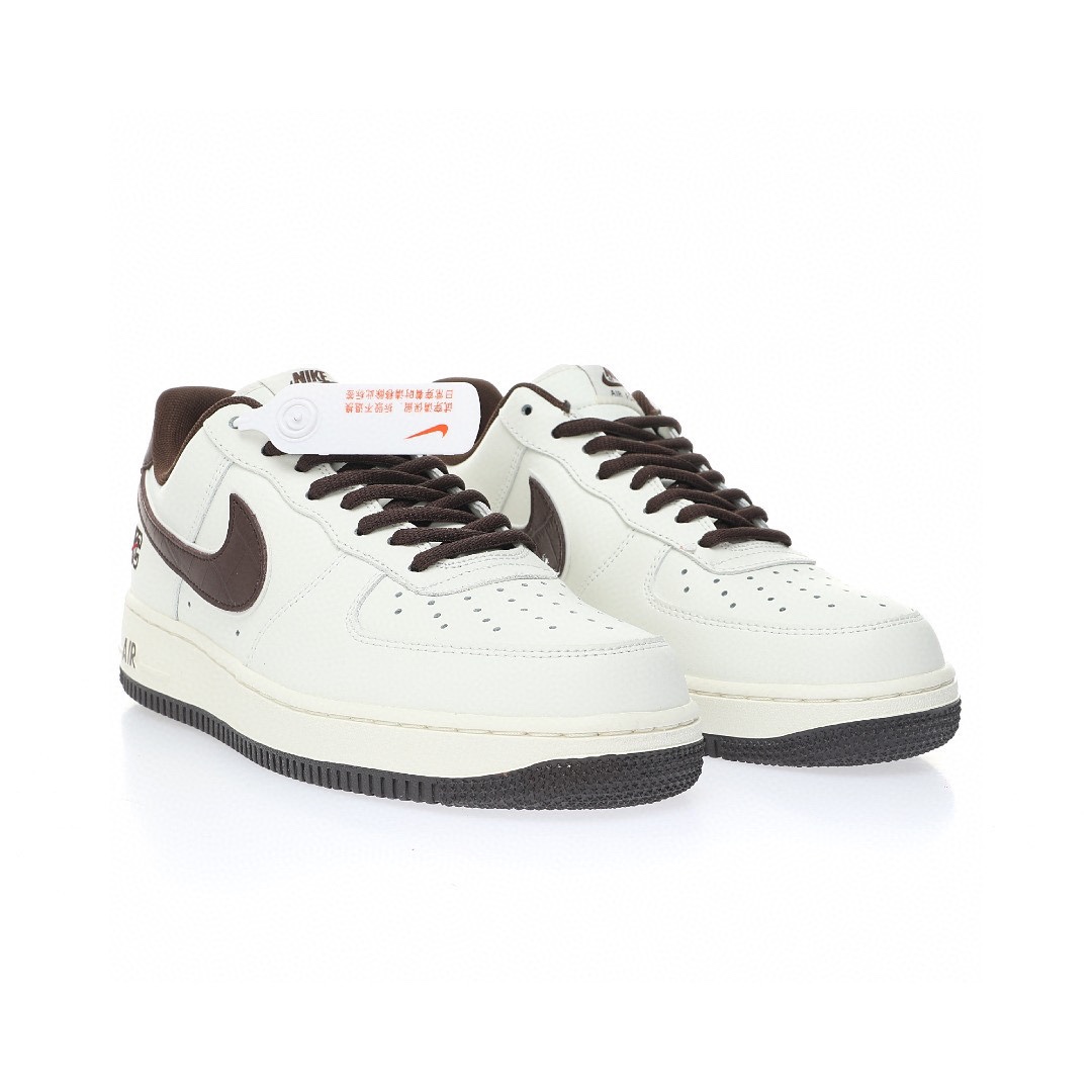 Nike Air Force 1 “皮革米白深棕NYC”