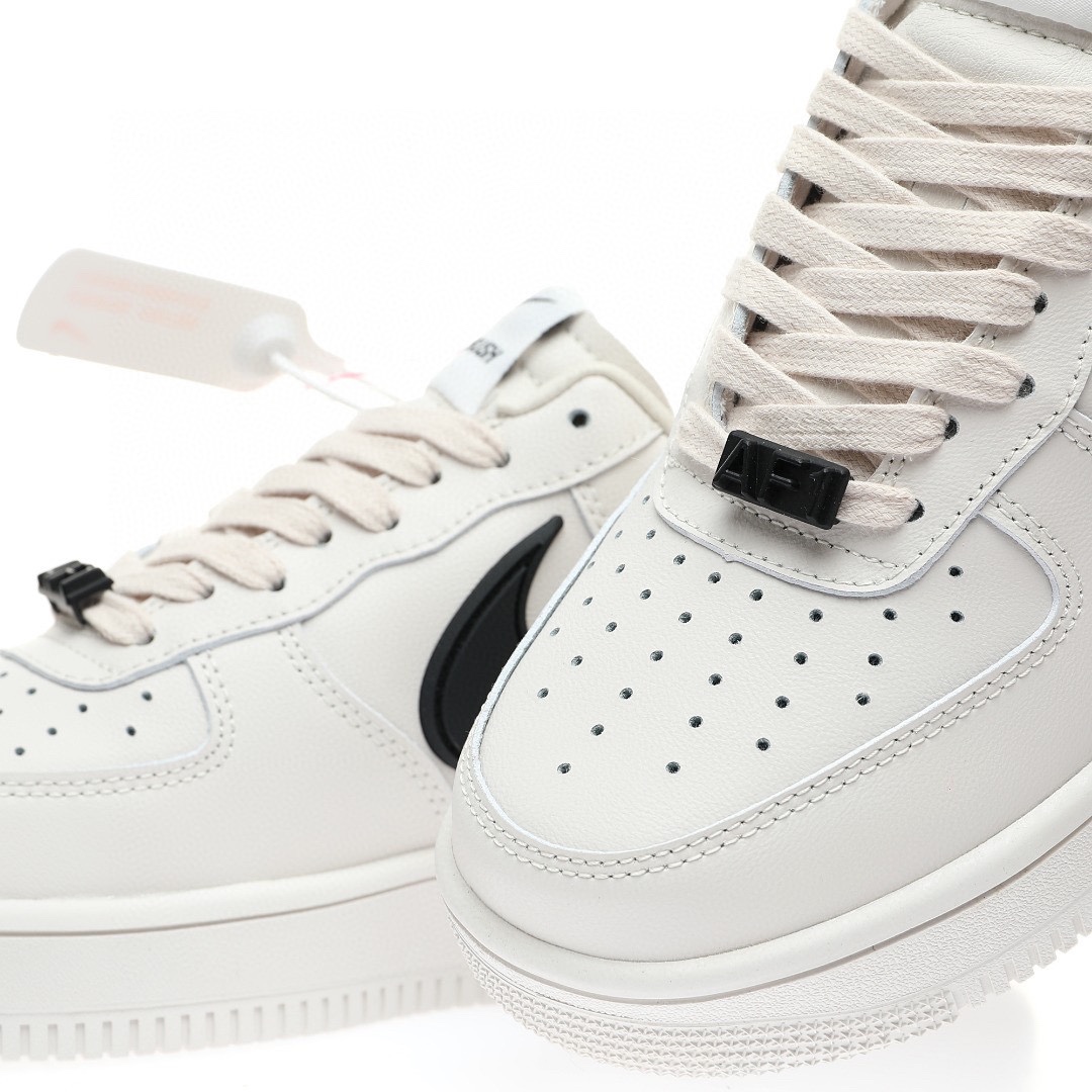 Nike Air Force 1 “聯名米白黑大鉤”