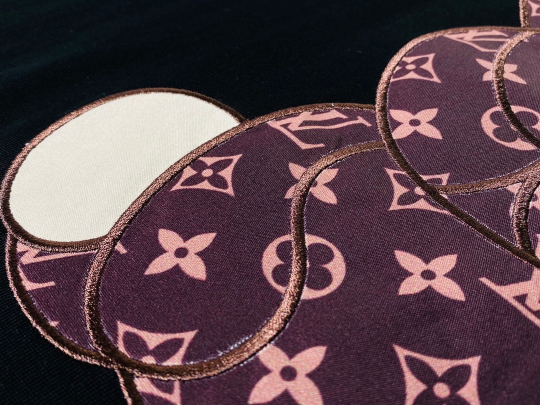 Louis Vuitton/路易威登 秀場限定23ss新款萬針刺繡老化兔子聯名圖案經典圓領短袖