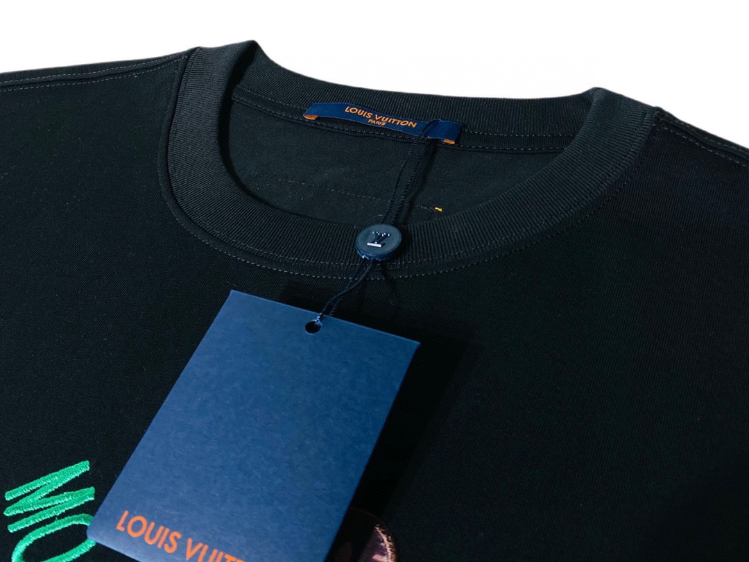 Louis Vuitton/路易威登 秀場限定23ss新款萬針刺繡老化兔子聯名圖案經典圓領短袖