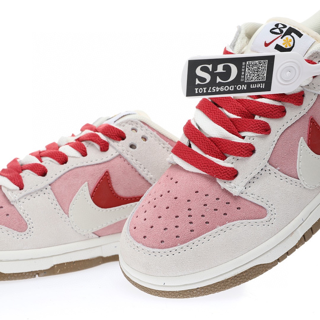 Dunk Low “麂皮淺灰粉紅雙鉤小兔”