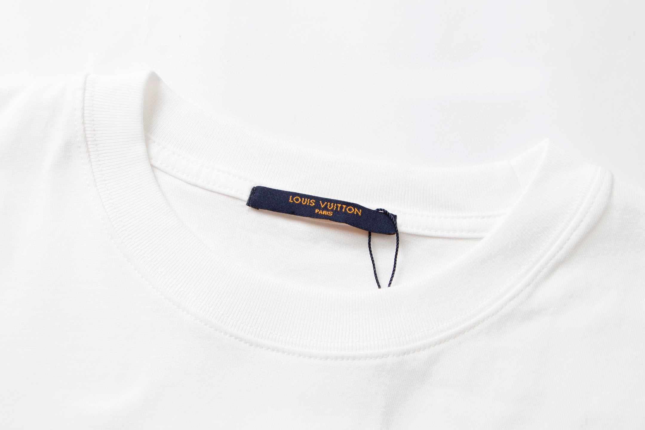 Louis vuitton 路易威登 LV春夏新款塗鴉短袖t恤  
手繪塗鴉效果