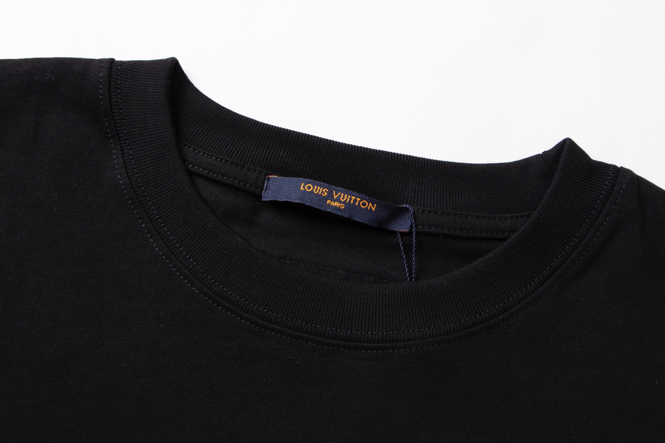 Louis vuitton 路易威登 LV春夏新款塗鴉短袖t恤  
手繪塗鴉效果