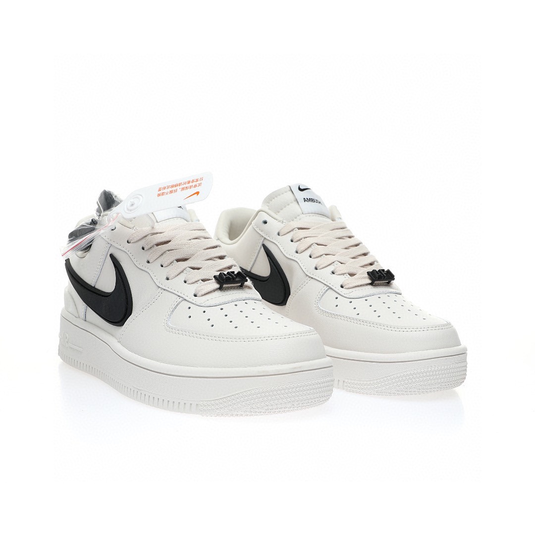 Nike Air Force 1 “聯名米白黑大鉤”