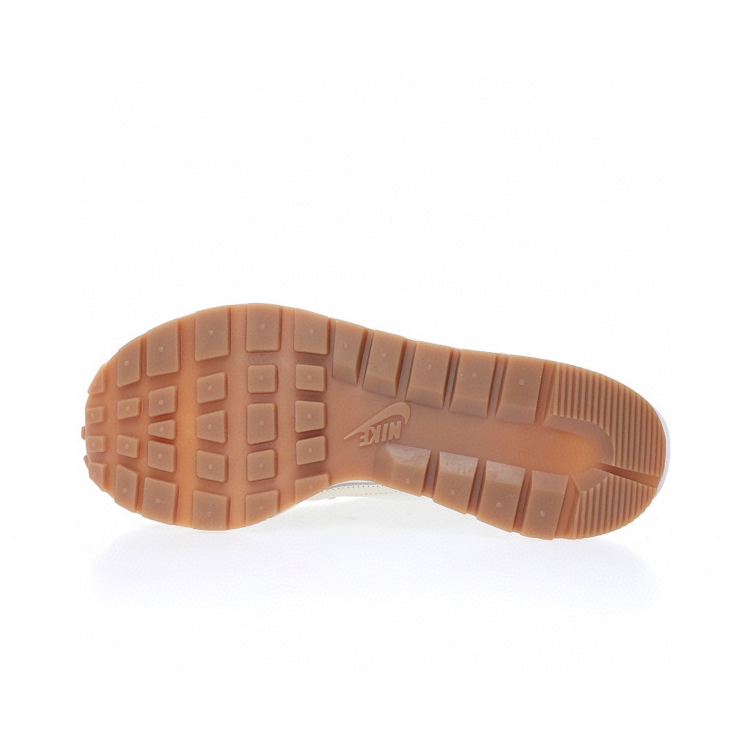 Sacai x Nike VaporWaffle 3.0"Sail Gum"系列改良馬拉松變形解構前衛設計五層底休閒運動慢跑鞋「厚布白帆生膠大重疊雙鈎子」