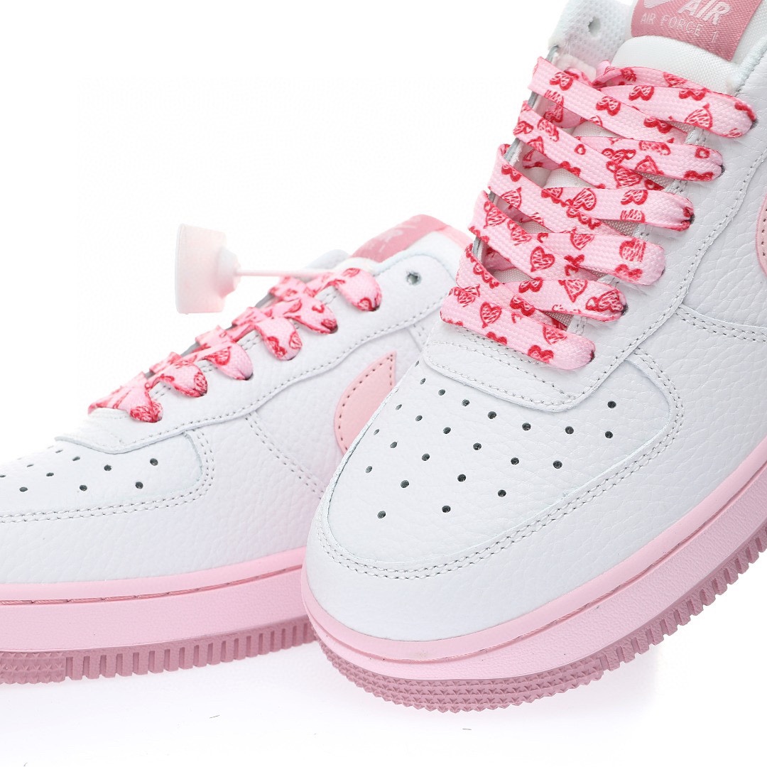 Nike Air Force 1 “皮革白草莓奶霜粉”