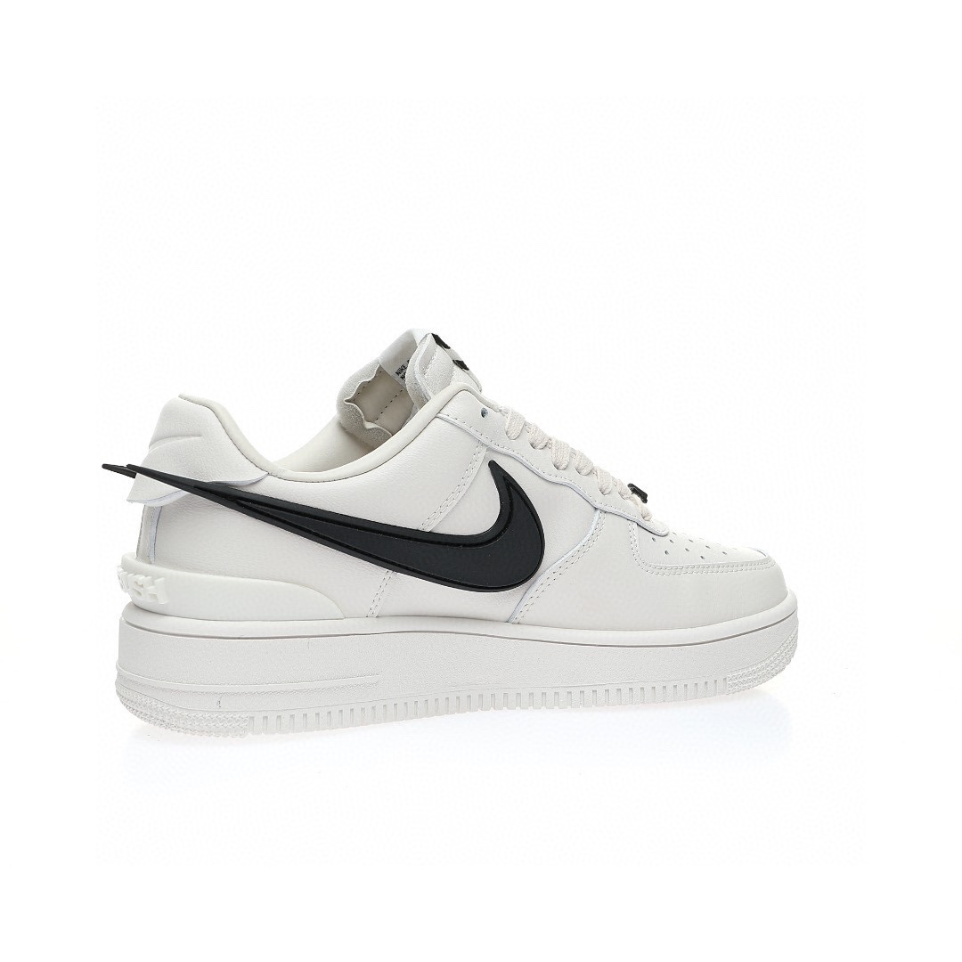 Nike Air Force 1 “聯名米白黑大鉤”