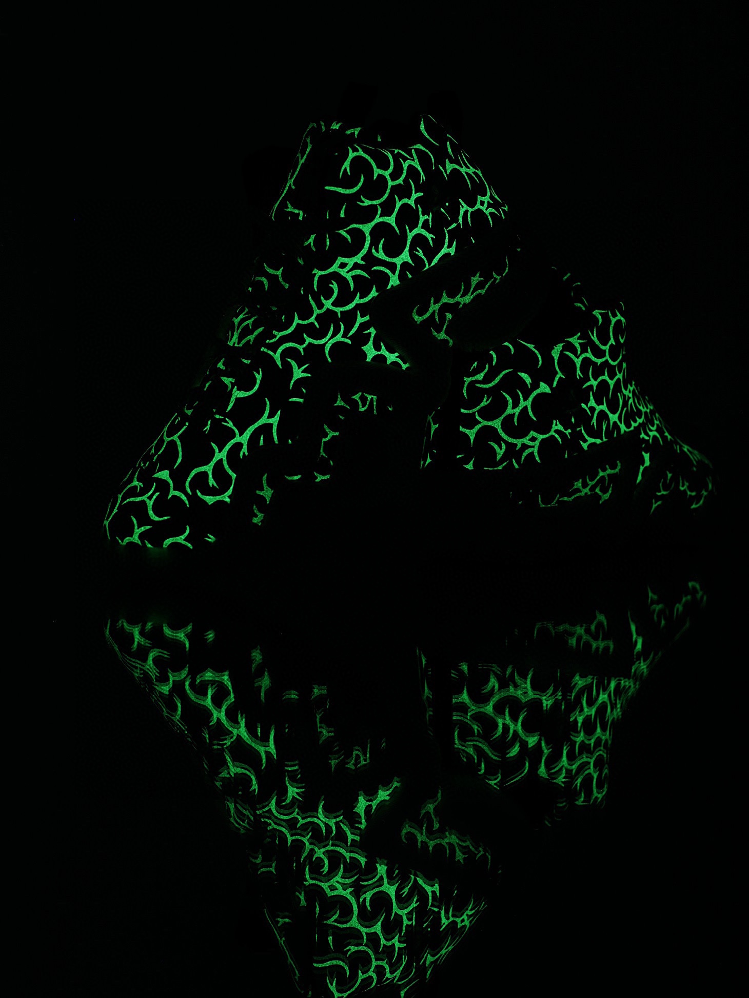 科比8 全黑荊刺潑墨夜光