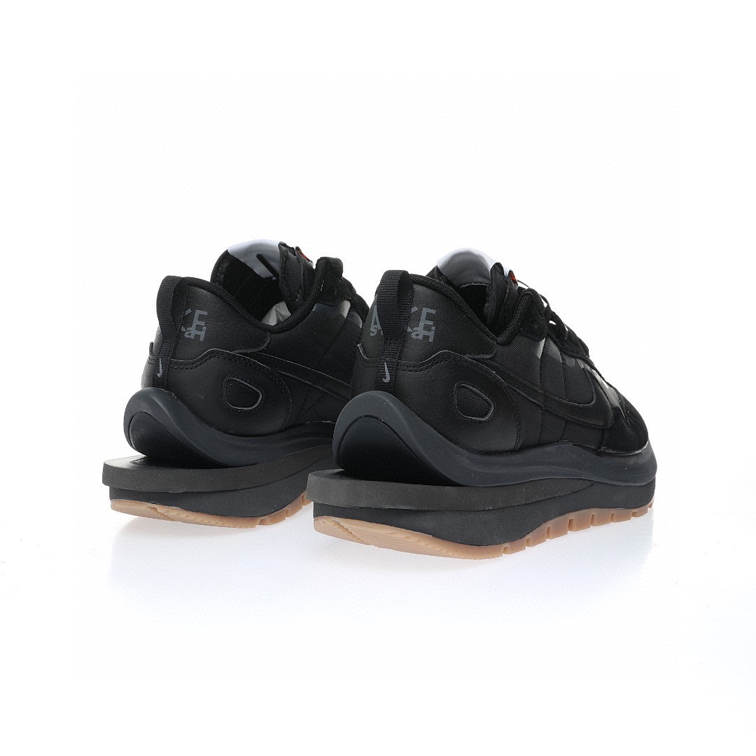 Sacai x Nike VaporWaffle 3.0"Black Gum"系列改良馬拉松變形解構前衛設計五層底休閒運動慢跑鞋「厚布黑生膠大重疊雙鈎子」