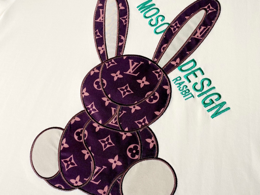 Louis Vuitton/路易威登 秀場限定23ss新款萬針刺繡老化兔子聯名圖案經典圓領短袖