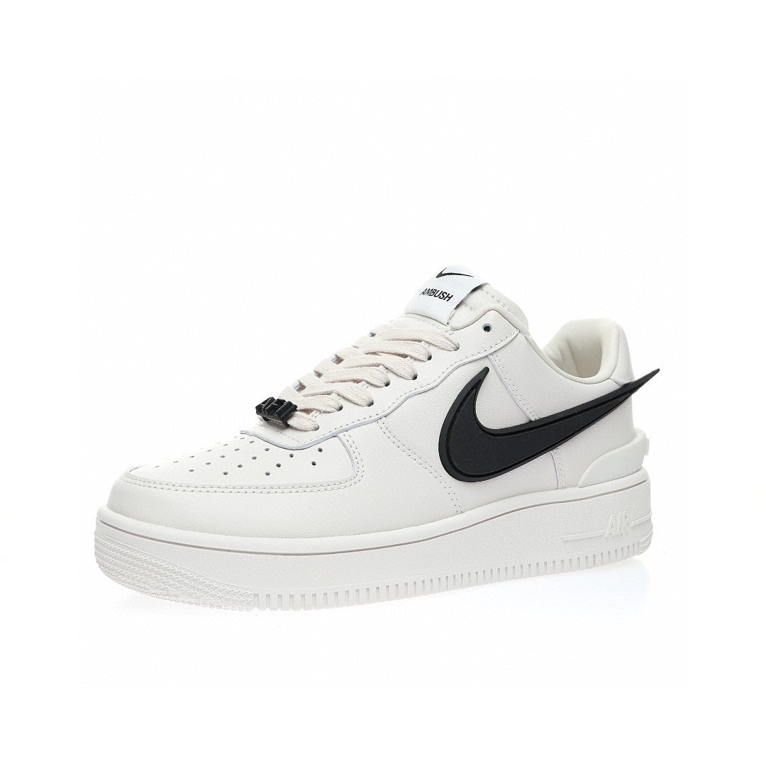 Nike Air Force 1 “聯名米白黑大鉤”