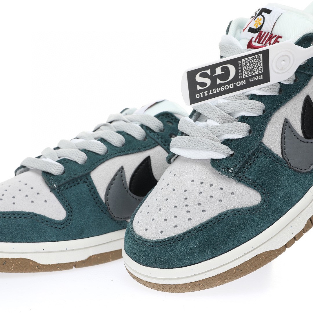 Dunk Low 麂皮湖水藍淺灰黑雙鈎