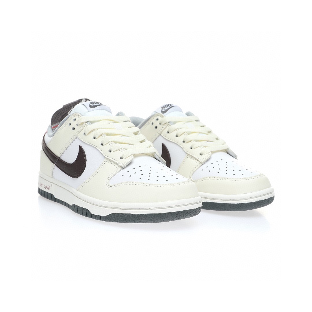 Dunk Low “杏仁白粉棕花期信使”